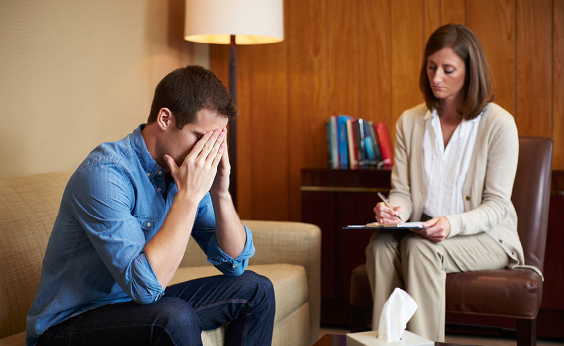 Мужчина на консультации